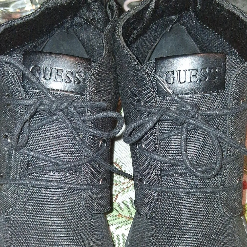 GUESS Men's Black Chukka Boots